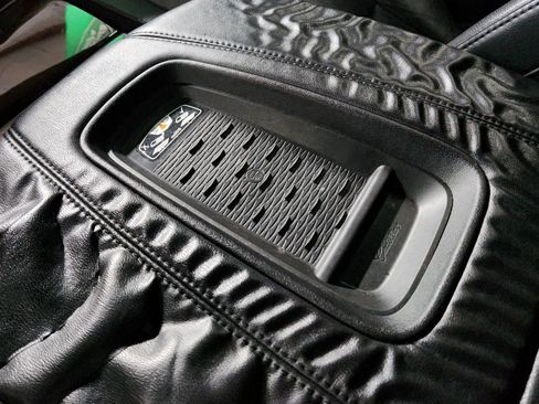 Used 2017 Cadillac Escalade Luxury image 49