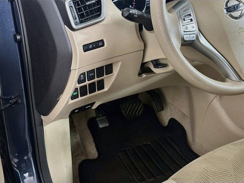 Used 2015 Nissan Rogue SV w/ SV Moonroof Package FWD image 16