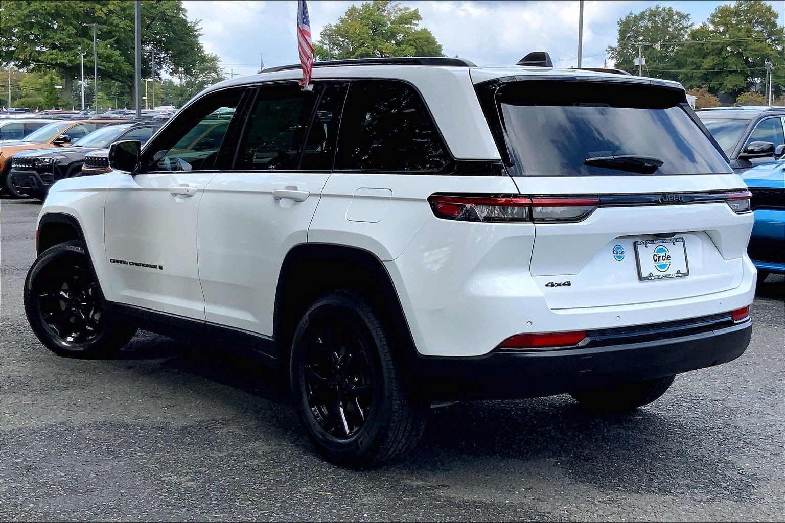 Certified 2024 Jeep Grand Cherokee Altitude AWD/4WD image 10