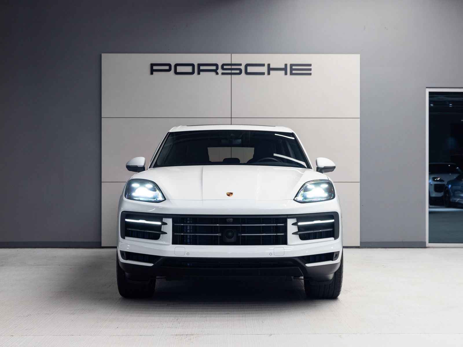 Certified 2025 Porsche Cayenne AWD/4WD image 10