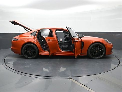 Used 2022 Porsche Panamera 4 Platinum Edition image 34