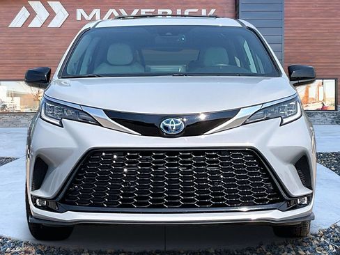 Used 2024 Toyota Sienna XSE w/ XSE Plus Package AWD/4WD image 2
