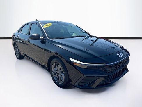 Used 2024 Hyundai Elantra SEL image 1