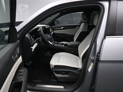 New 2026 Volkswagen Atlas Cross Sport SEL Premium R-Line image 9