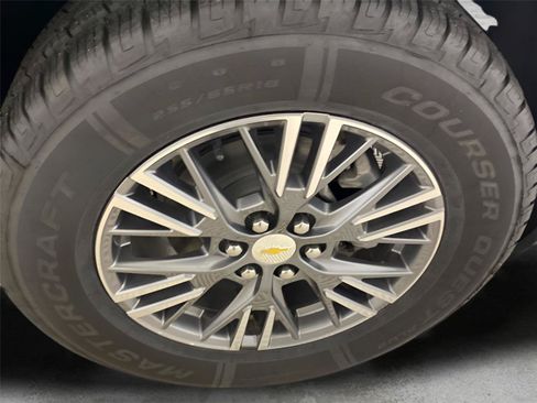 Used 2025 Chevrolet Traverse LT FWD image 49