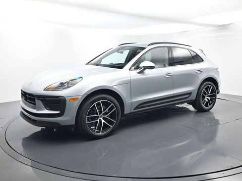 Certified 2025 Porsche Macan AWD/4WD image 1