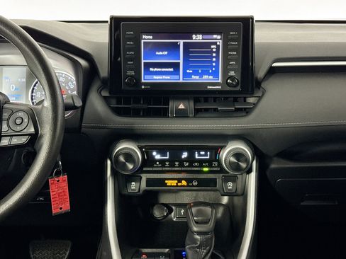 Used 2021 Toyota RAV4 LE AWD/4WD image 22