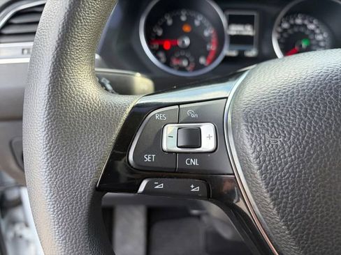 Used 2018 Volkswagen Tiguan S image 6