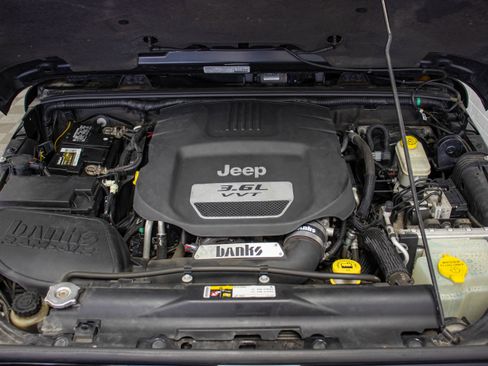 Used 2013 Jeep Wrangler Unlimited Sahara w/ Dual Top Group image 9