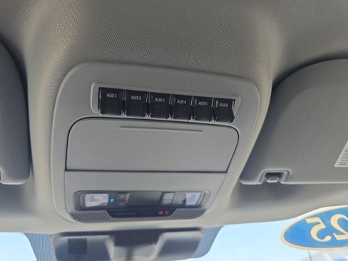 Used 2025 Ford F250 XL AWD/4WD image 31