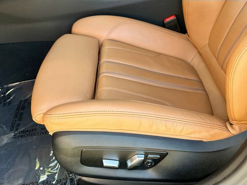 Used 2023 BMW 540i w/ Premium Package image 19