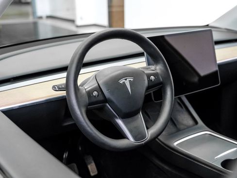 Used 2023 Tesla Model Y Long Range AWD/4WD image 16