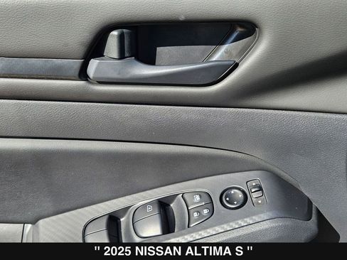 Used 2025 Nissan Altima 2.5 S FWD image 15