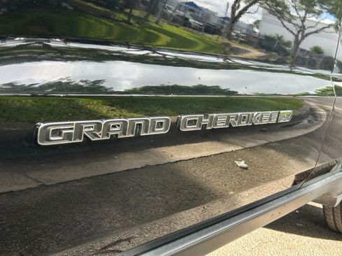Certified 2022 Jeep Grand Cherokee Laredo E RWD image 30