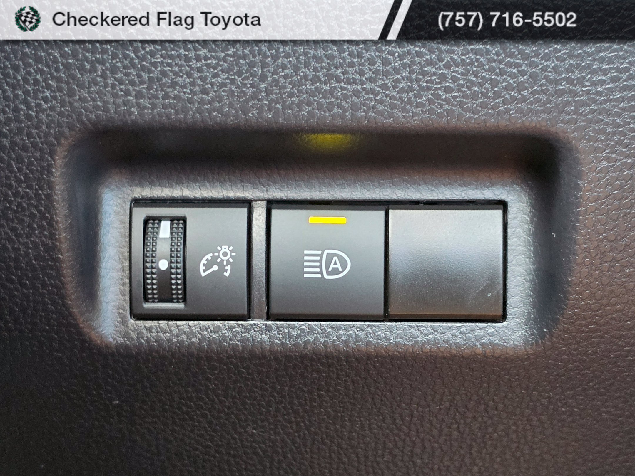 Used 2025 Toyota RAV4 XLE FWD image 17