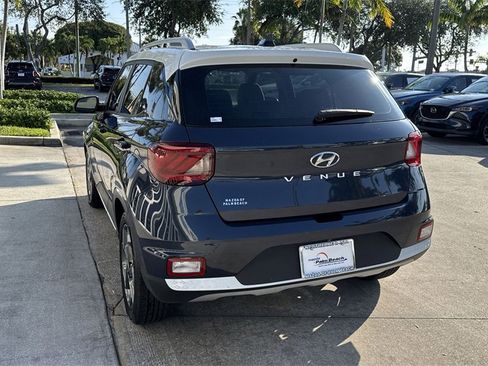 Used 2022 Hyundai Venue Limited image 14