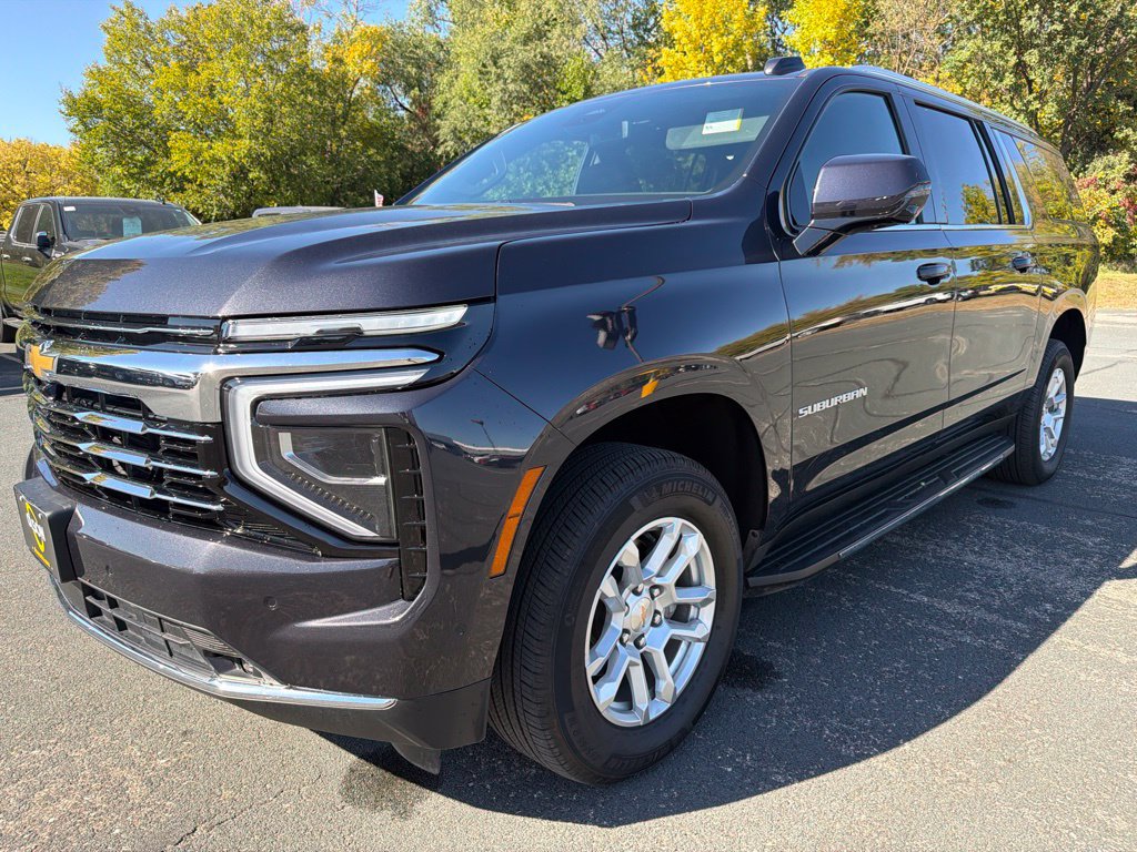 Used 2026 Chevrolet Suburban LT w/ Comfort Package AWD/4WD image 3