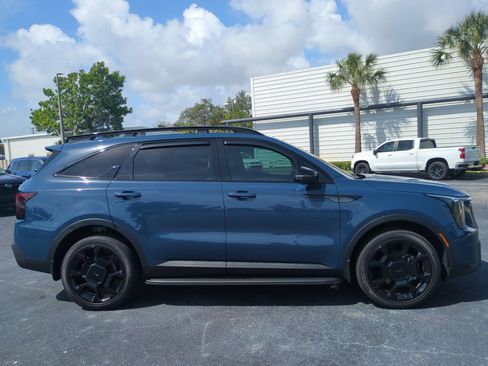 Used 2025 Kia Sorento SX AWD/4WD image 3