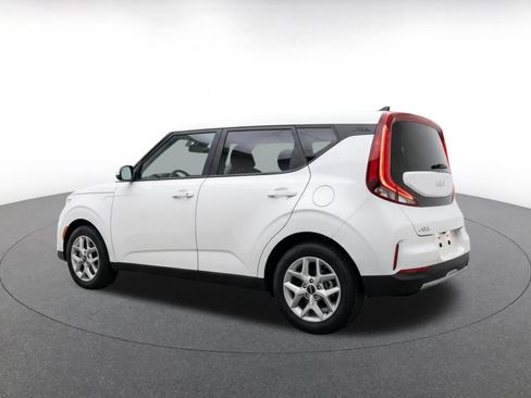 Used 2025 Kia Soul LX w/ LX Technology Package FWD image 7