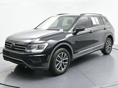 Used 2020 Volkswagen Tiguan SE w/ Panoramic Sunroof Package FWD image 3