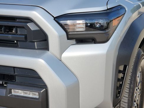 Used 2025 Toyota 4Runner SR5 AWD/4WD image 10