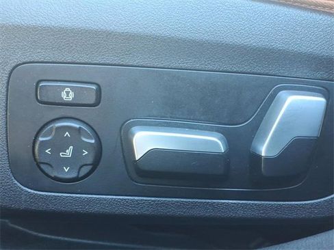 Used 2020 BMW 330i xDrive Sedan w/ Premium Package image 28