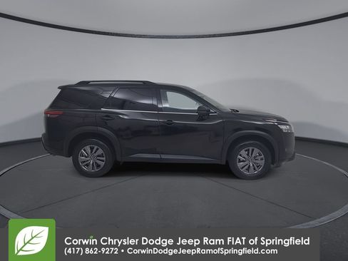 Used 2025 Nissan Pathfinder SV FWD image 17