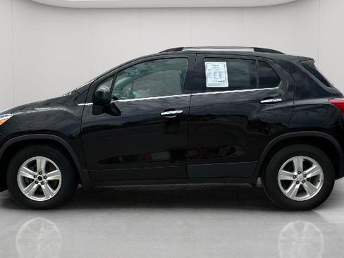 Used 2019 Chevrolet Trax LT w/ LT Convenience Package FWD image 9