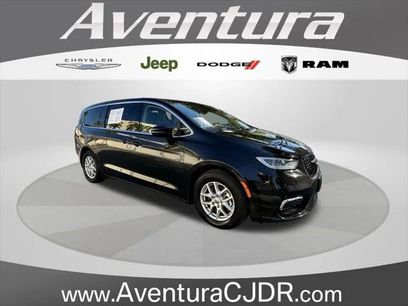 Certified 2023 Chrysler Pacifica Touring-L