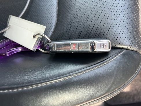 Certified 2021 Kia Sorento S w/ Panoramic Sunroof Package image 38