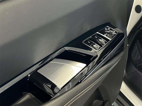 Certified 2025 Cadillac Escalade Premium Luxury image 17