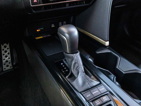 Used 2025 Toyota Camry SE image 26