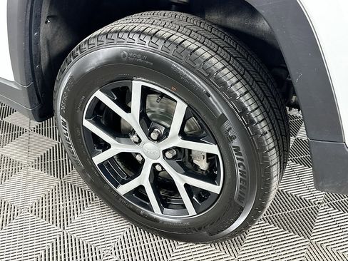 Certified 2025 Jeep Grand Cherokee Limited w/ Luxury Tech Group II image 43