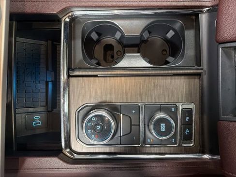 Used 2024 Ford Expedition Limited image 29