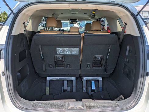 Used 2024 Kia Carnival LX FWD image 14
