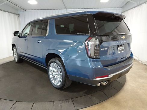 Certified 2026 Chevrolet Suburban High Country AWD/4WD image 6