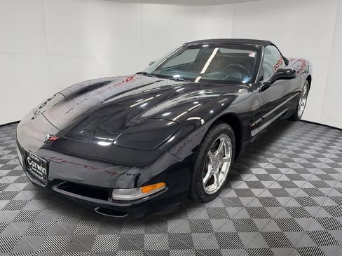 Used 2004 Chevrolet Corvette Convertible w/ Preferred Equipment Group RWD image 3