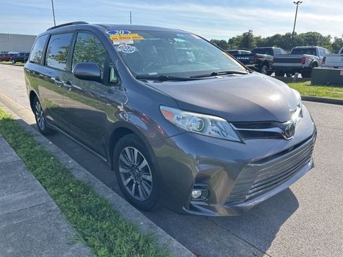 Used 2020 Toyota Sienna XLE AWD/4WD image 2