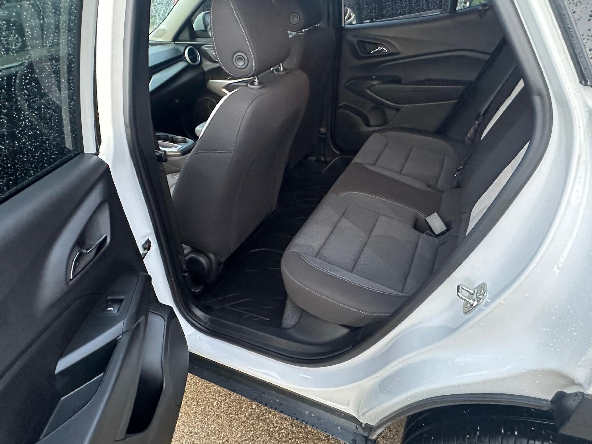 Used 2024 Chevrolet Trax LS w/ LS Convenience Package FWD image 14
