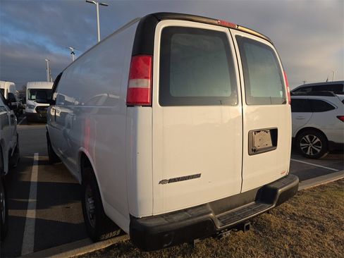 Used 2017 Chevrolet Express 2500 image 2