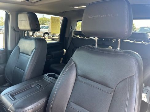 Certified 2020 GMC Sierra 3500 Denali w/ Denali Ultimate Package AWD/4WD image 17