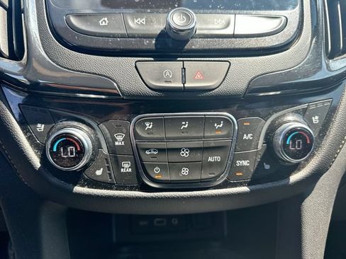 Used 2024 Chevrolet Equinox Premier AWD/4WD image 40