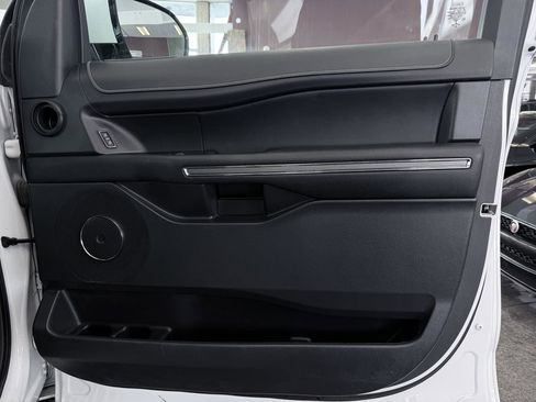 Used 2022 Ford Expedition XLT image 32