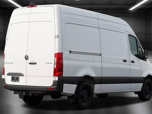 Used 2025 Mercedes-Benz Sprinter 2500 image 10