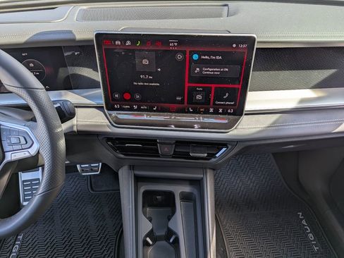 New 2026 Volkswagen Tiguan SE R-Line AWD/4WD image 17