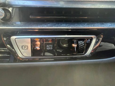 Used 2024 Cadillac Lyriq Tech AWD/4WD image 15