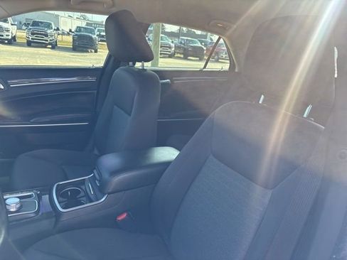 Used 2022 Chrysler 300 Touring w/ Sport Appearance Package image 18