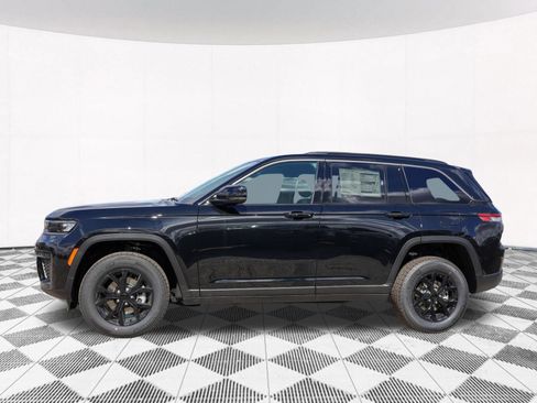New 2026 Jeep Grand Cherokee Altitude AWD/4WD image 8