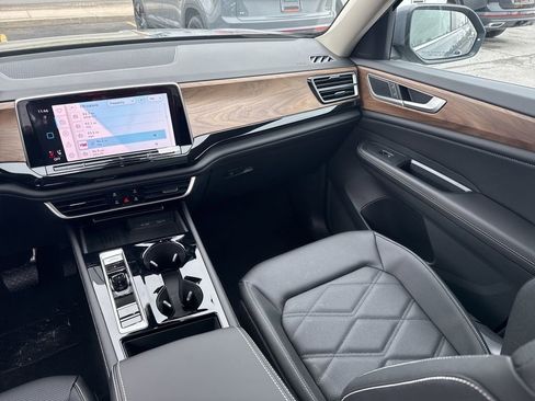 New 2026 Volkswagen Atlas SE image 12