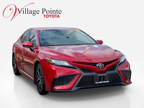 Used 2023 Toyota Camry SE w/ Convenience Package image 3